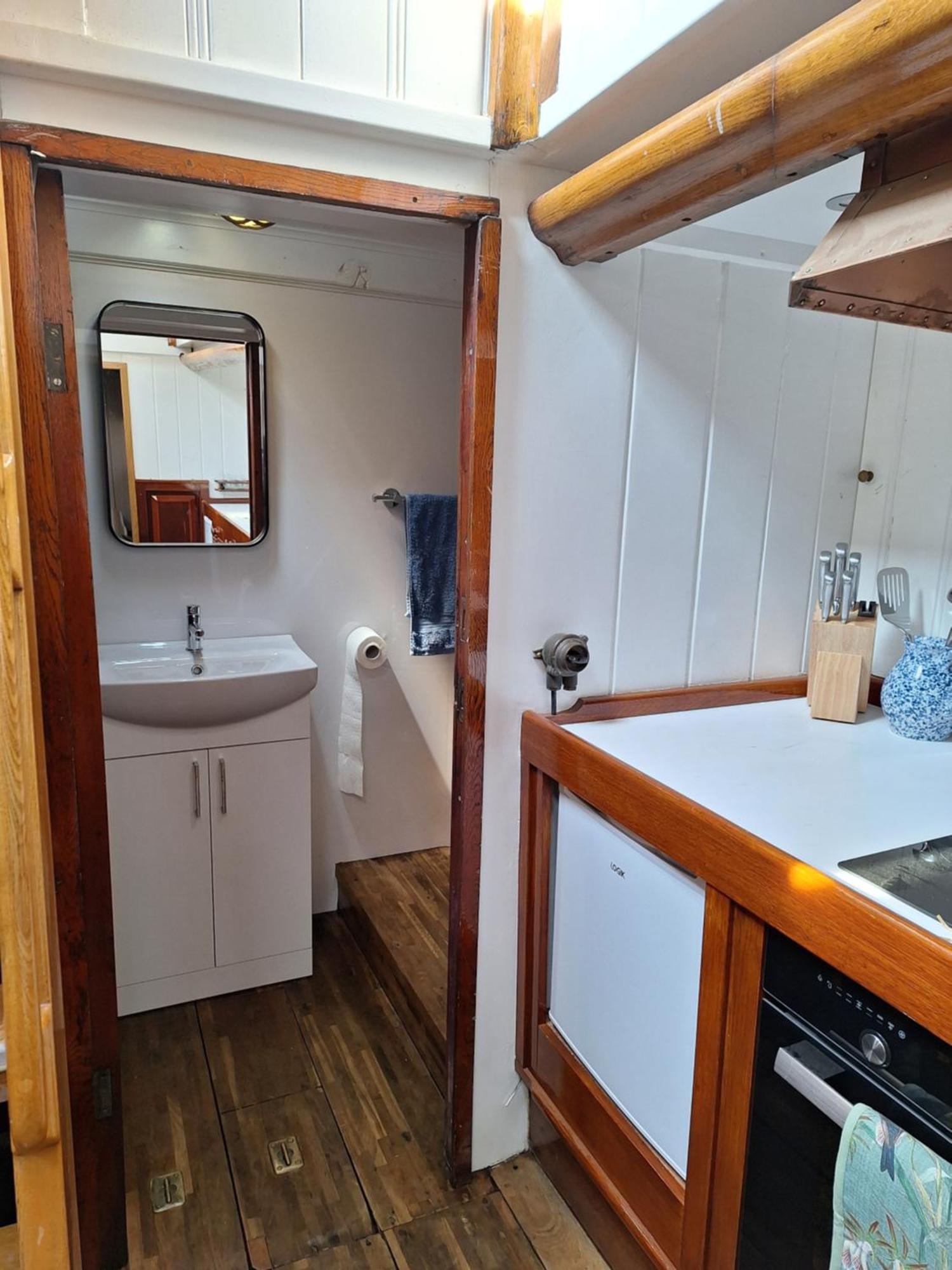 Historic Wooden Ship 'Ursula' East Cowes Exterior foto