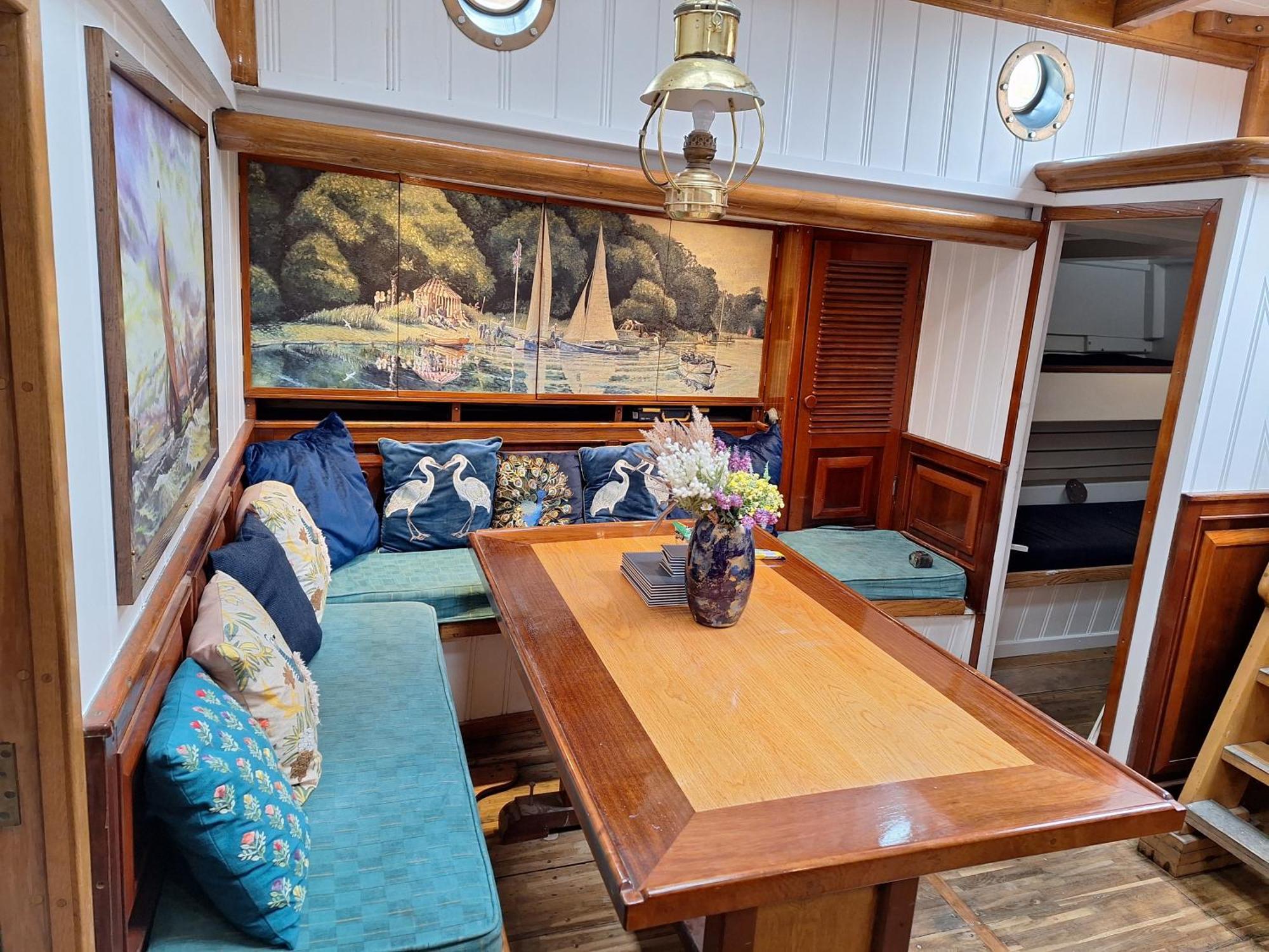 Historic Wooden Ship 'Ursula' East Cowes Exterior foto