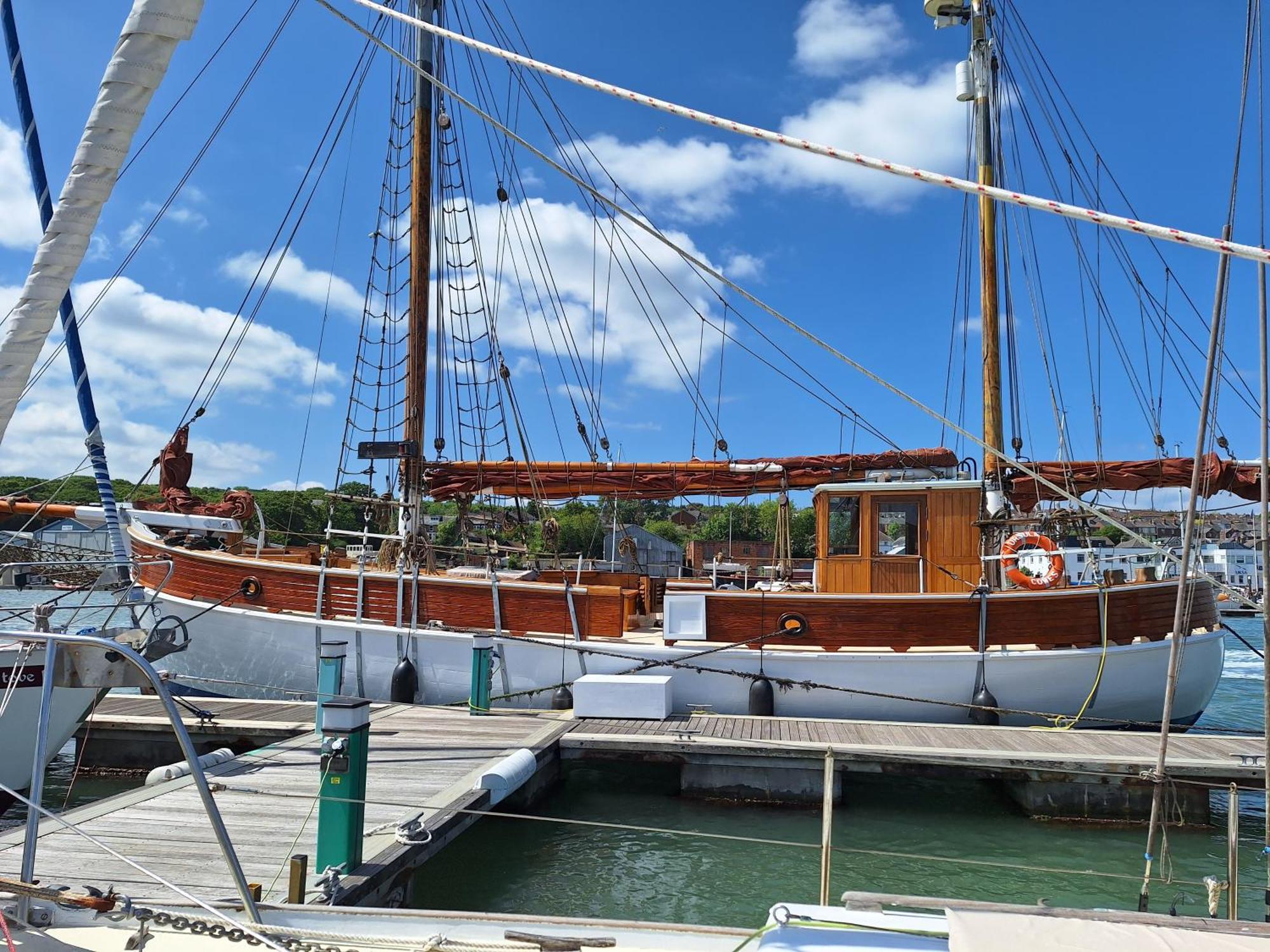 Historic Wooden Ship 'Ursula' East Cowes Exterior foto