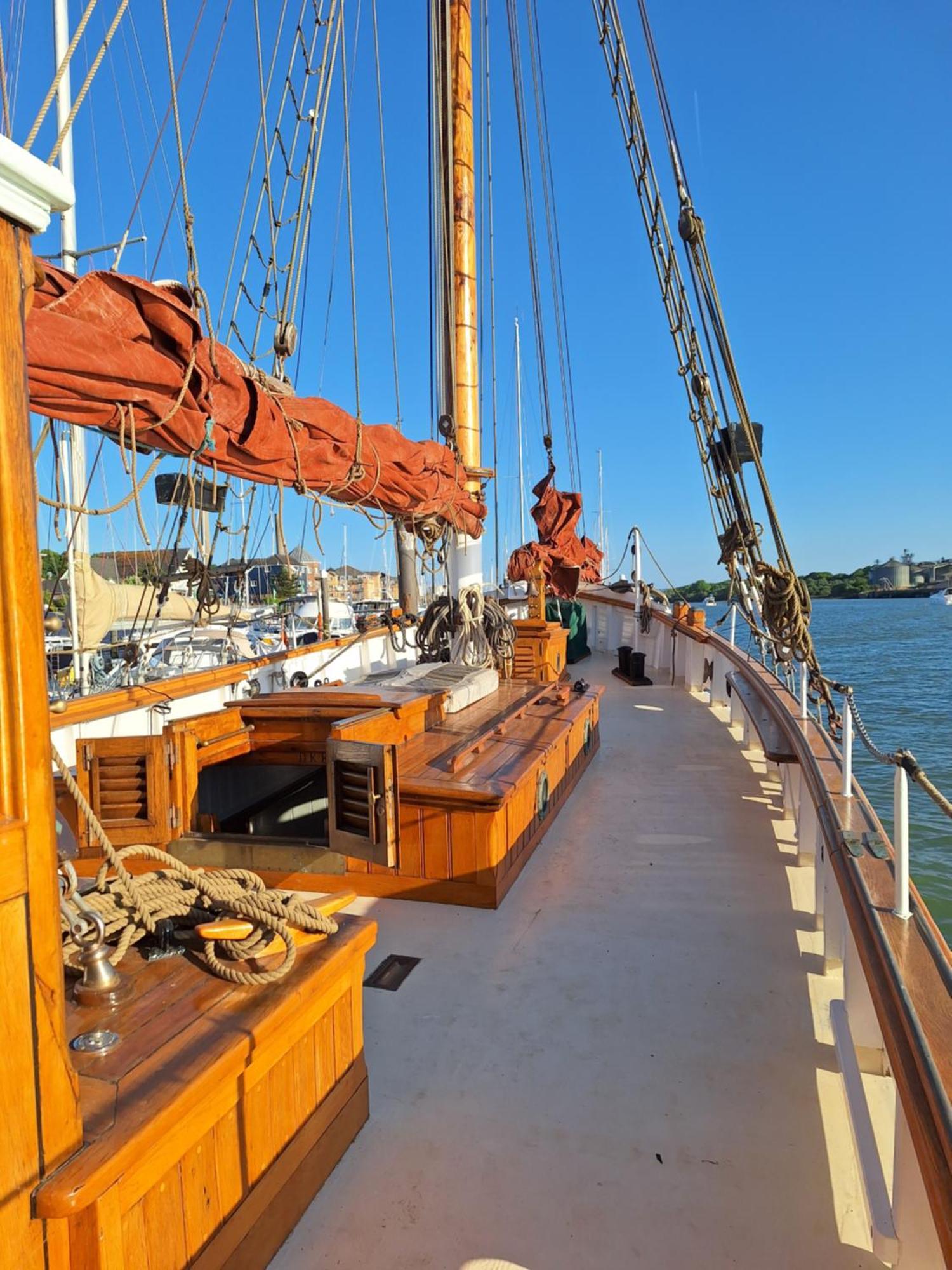 Historic Wooden Ship 'Ursula' East Cowes Exterior foto